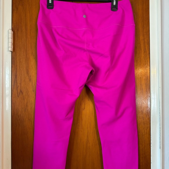 Yogalicious Pink Leggings for Bold Style - Picture 2 of 4